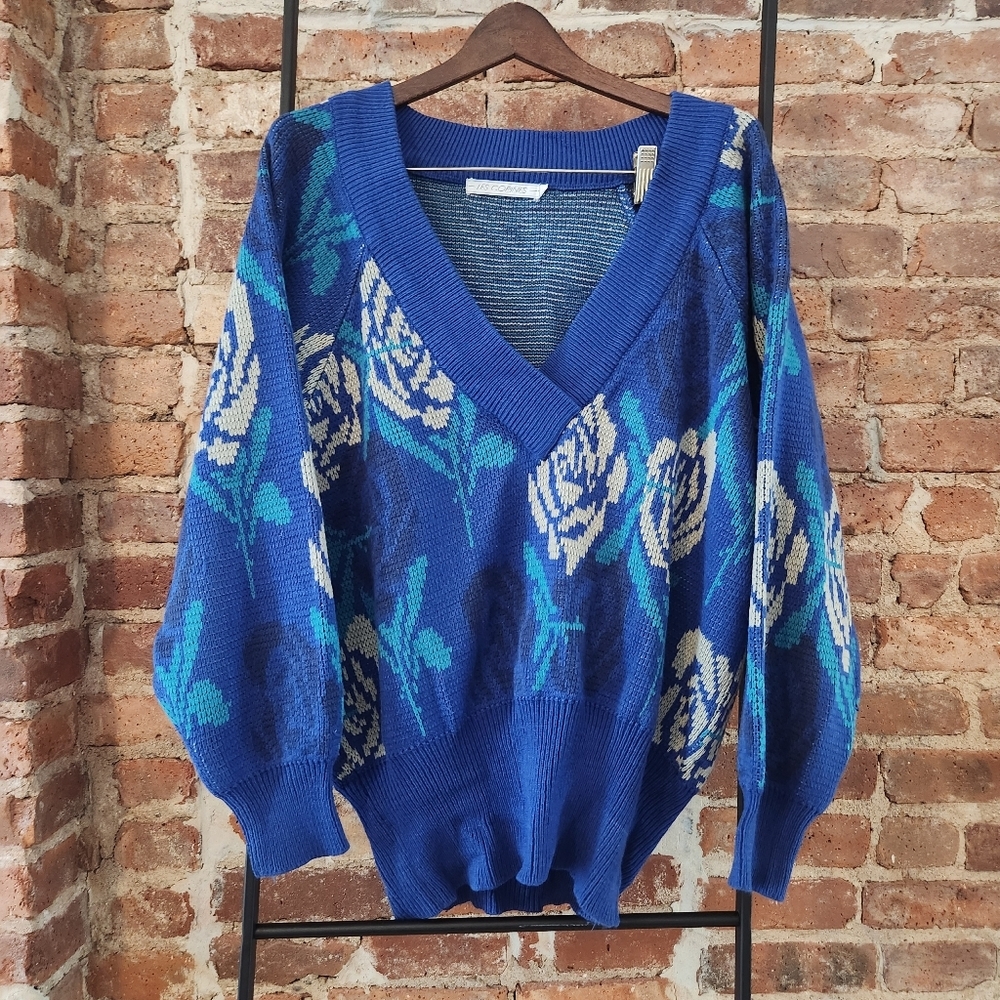 Vintage v-neck sweater, blue floral print